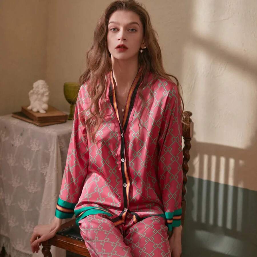 2022 Spring New Style Long Sleeved Women Pajamas Set Ice Silk Printed Fashion Pyjamas Loungewear Soft Comfortable Nightwear Sleepwear Plus Size Home Clothes 2022 Spring New Style Long Sleeved Women Pajamas Set Ice Silk Printed Fashion Pyjamas Loungewear Soft Comfortable Nightwear Sleepwear Plus Size Home Clothes