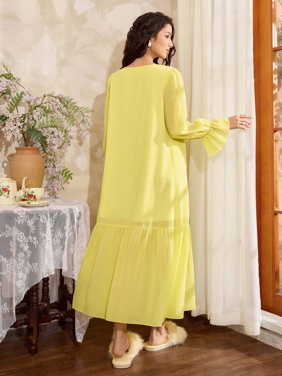 Romantic French elegant lace stitching bow decoration bell sleeves ruffled loose women's nightgown, suitable for Valentine's Day Romantic French elegant lace stitching bow decoration bell sleeves ruffled loose women's nightgown, suitable for Valentine's Day